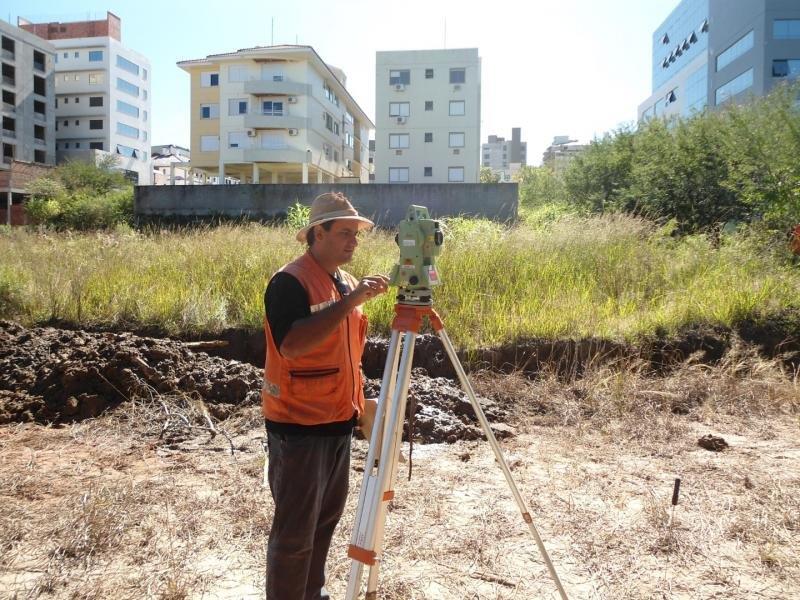 Serviços topográficos execução e controle